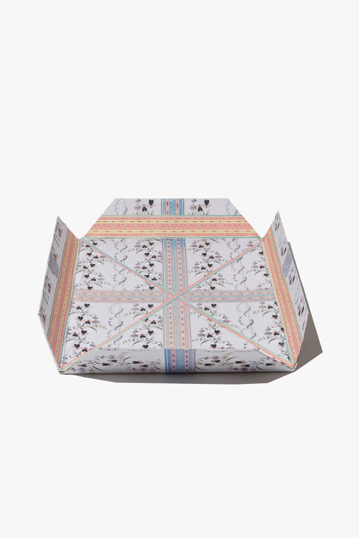 Decorative Tray with Hearts and Pearls Pattern